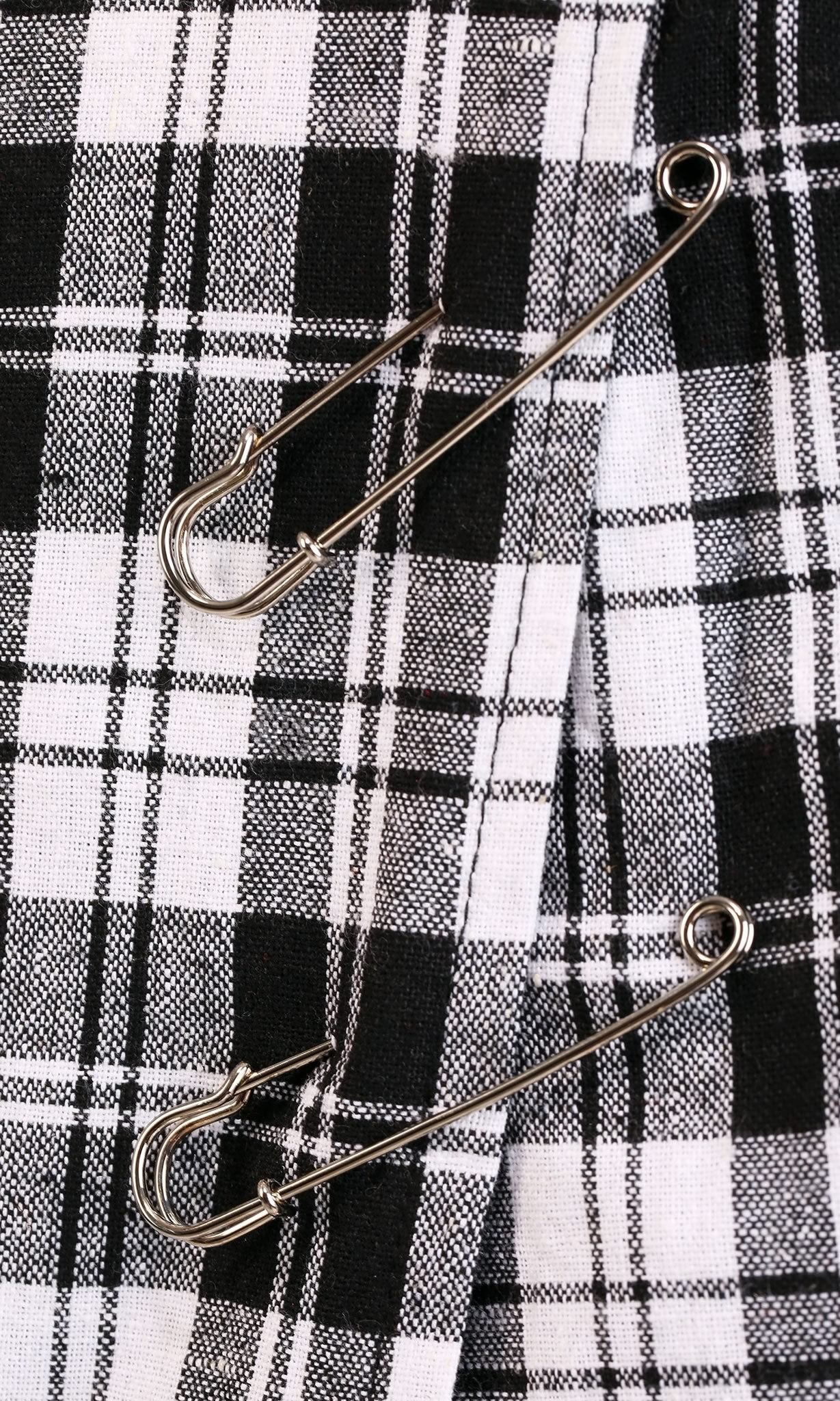Clueless Dee costume pins