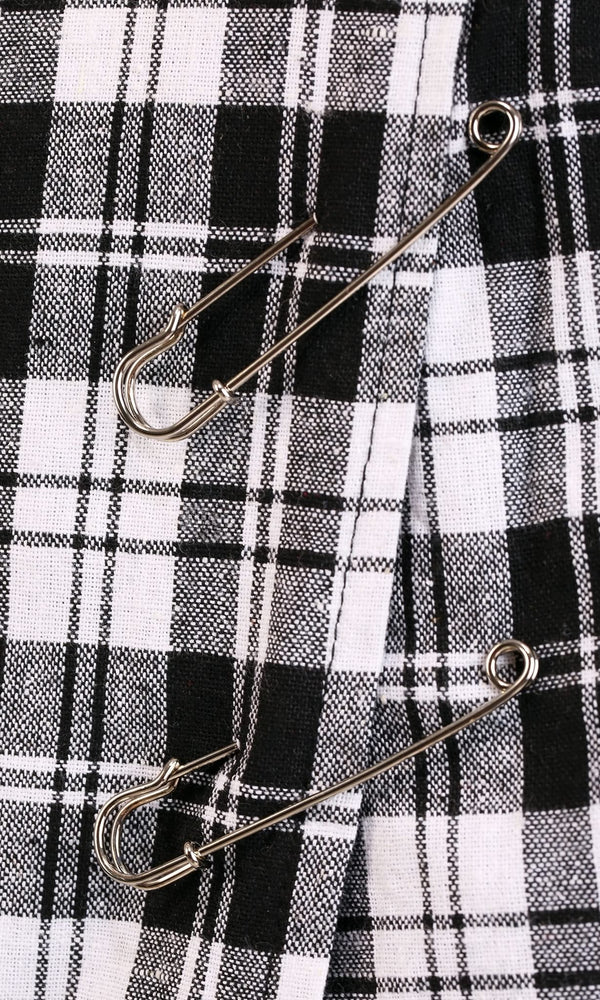Clueless Dee costume pins