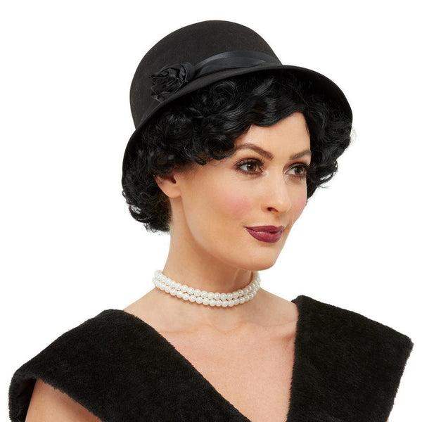 Flapper hat with ribbon and black faux fur stole